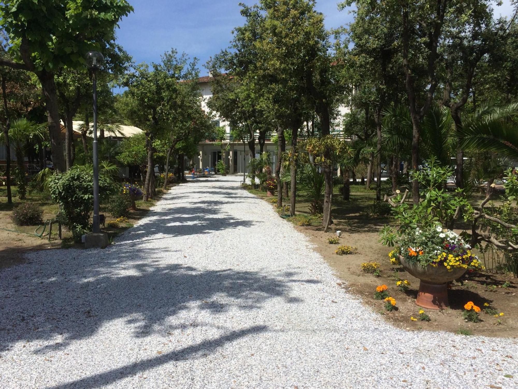 Hotel Raffaelli Villa Angela Forte dei Marmi Exteriör bild